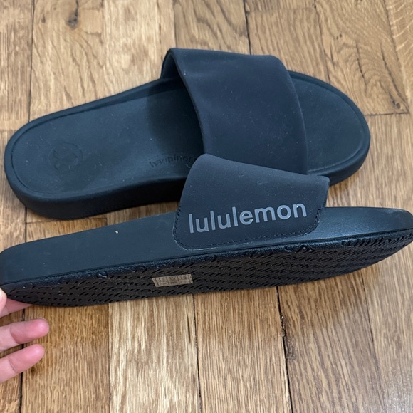 Lululemon Black Casual Slide Sandals - Picture 2 of 5